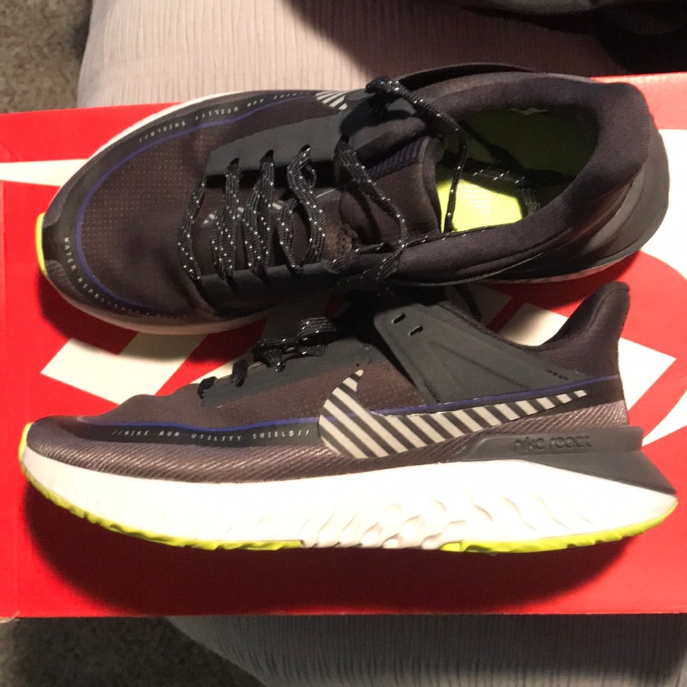 Nike Legend React 2 Shield